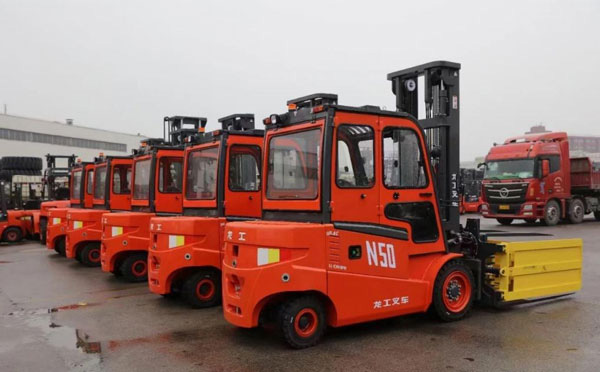 龙工武威叉车经销商服务对比：选购时需要注意的关键点